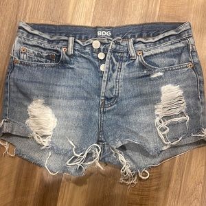 Size 25w BDG Tomgirl Distressed Denim Shorts